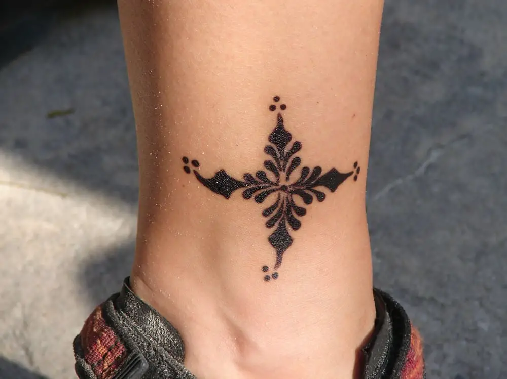 Was passiert, wenn ein Tätowierer es vermasselt, Tattoo, Henna gerettet hat