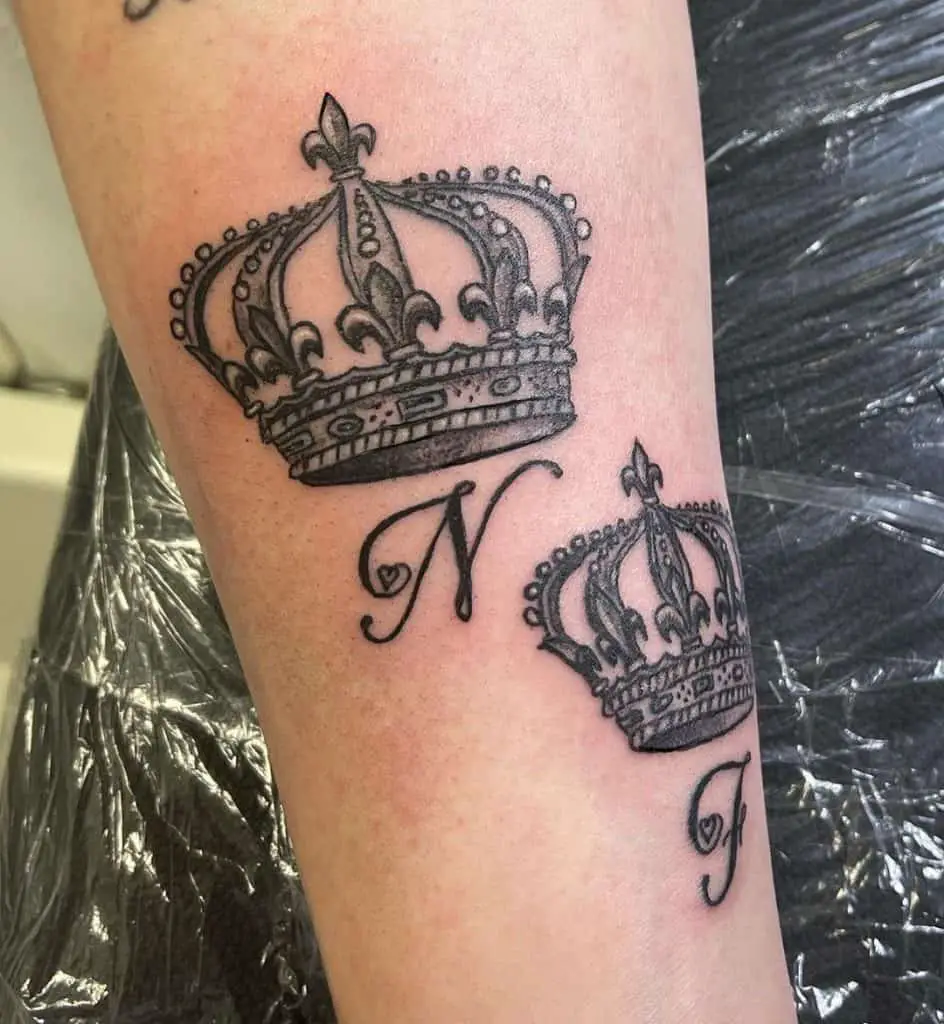 8 Awesome Crown Tattoos
