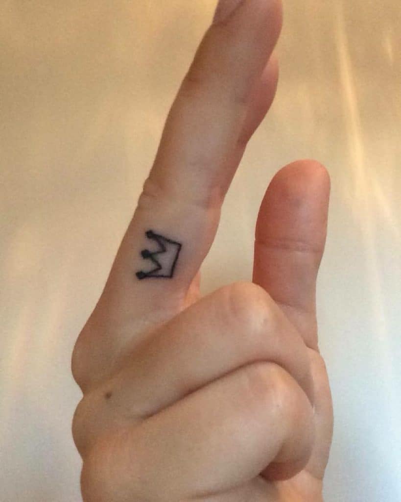 45+ Crown Finger Tattoos Ideas