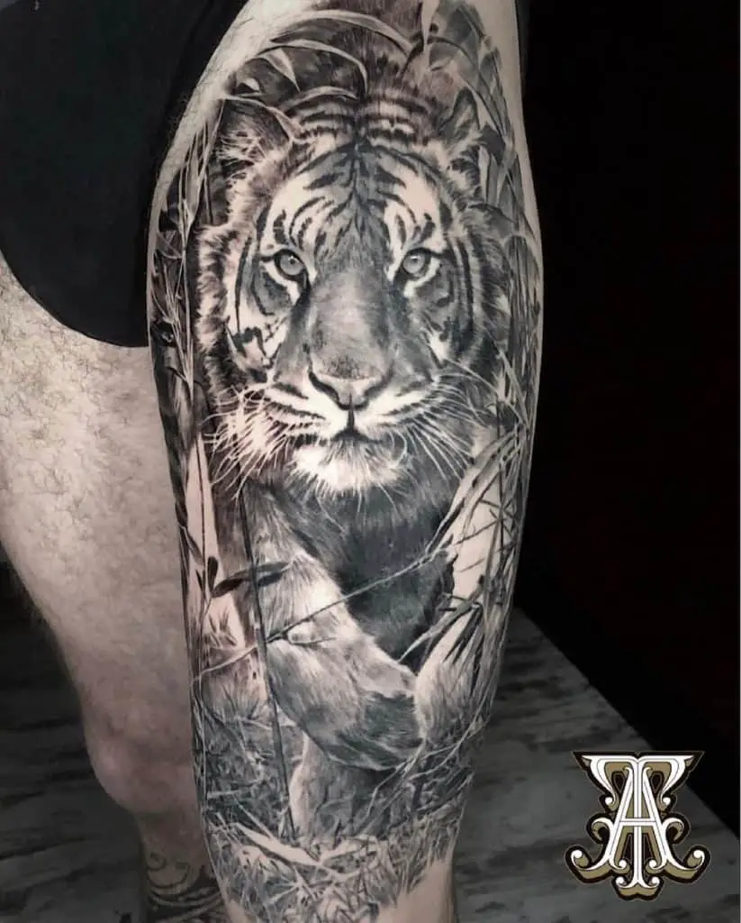 Tiger Tattoo am Bein
