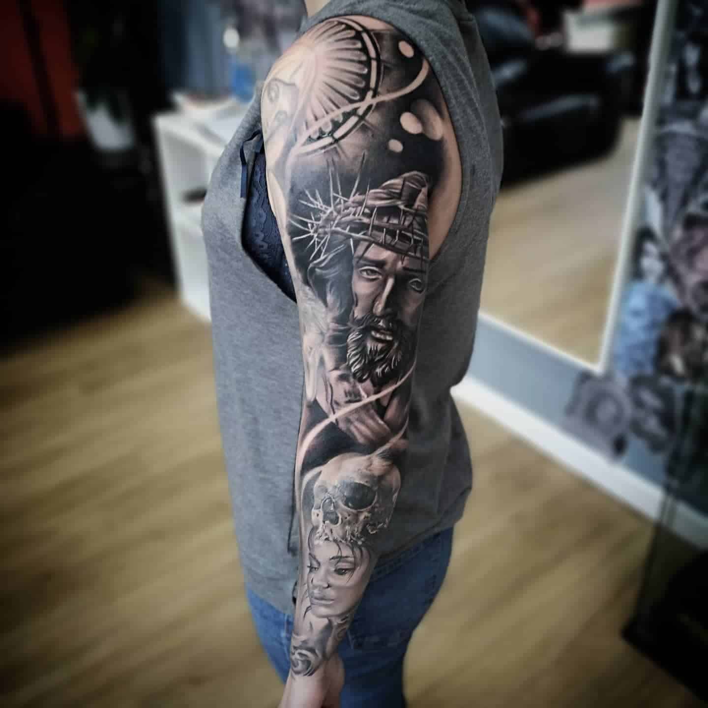 75 religiöse Ärmel Tattoos für Männer  Divine Spirit Designs  Mann Stil   Tattoo  Best sleeve tattoos Tattoo sleeve men Arm sleeve tattoos