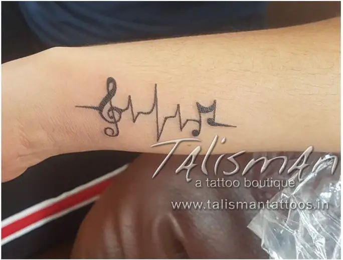 Little wrist tattoo of a music note tattoo on Yagmur