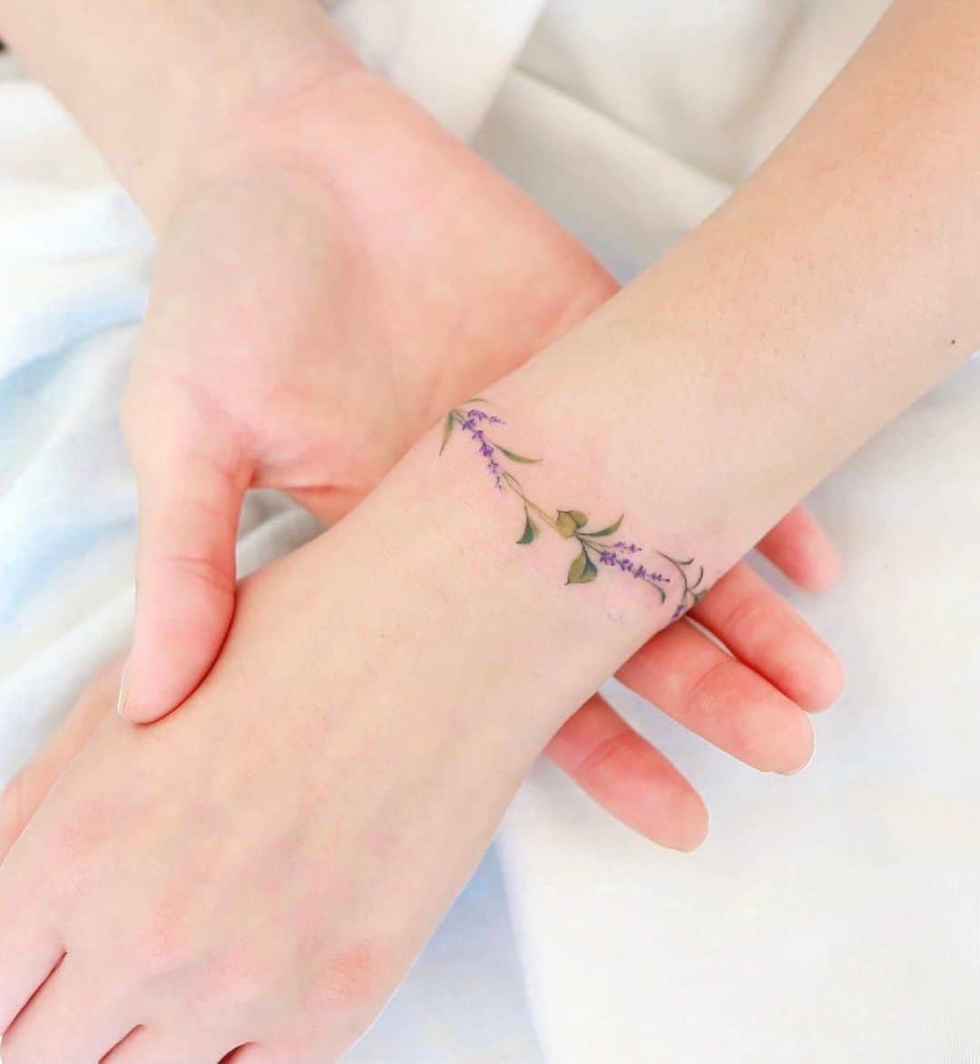 Single needle bracelet tattoo.