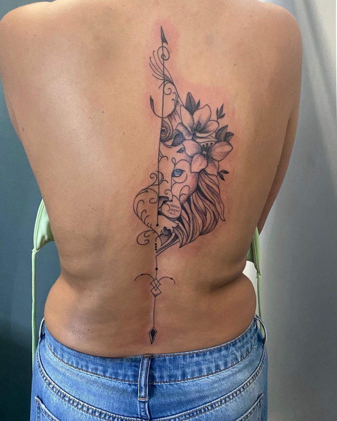 21 Elegant Spine Tattoos for Women That Symbol of Strength  Tattoo Glee