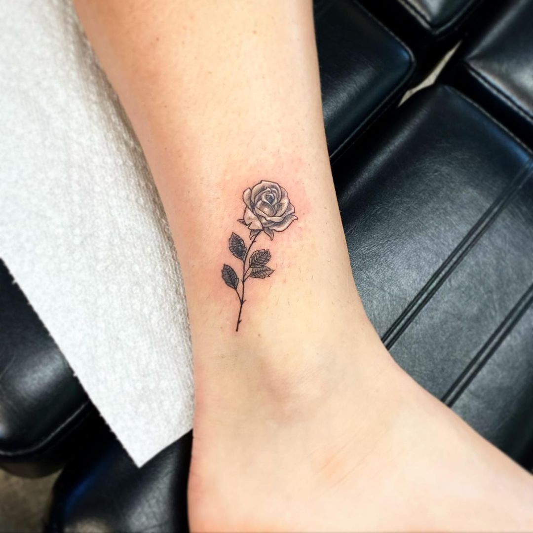 40 Brilliant Tiny Tat Ideas for First Time Inkers - TattooBlend