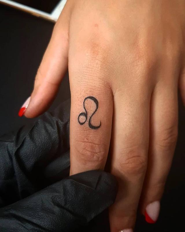 Leo Zodiac Tattoo Design On Fingers