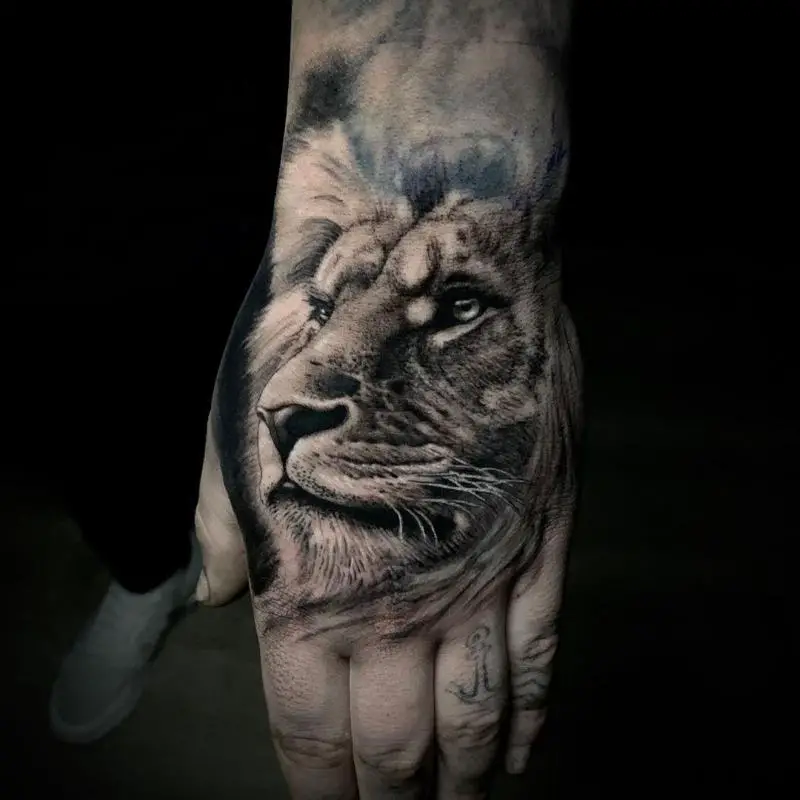 Realistic Lion Tattoos On The Hand 2