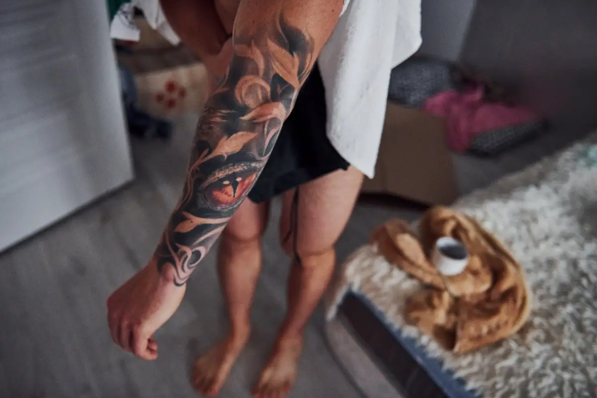 How to protect tattoo from clothes