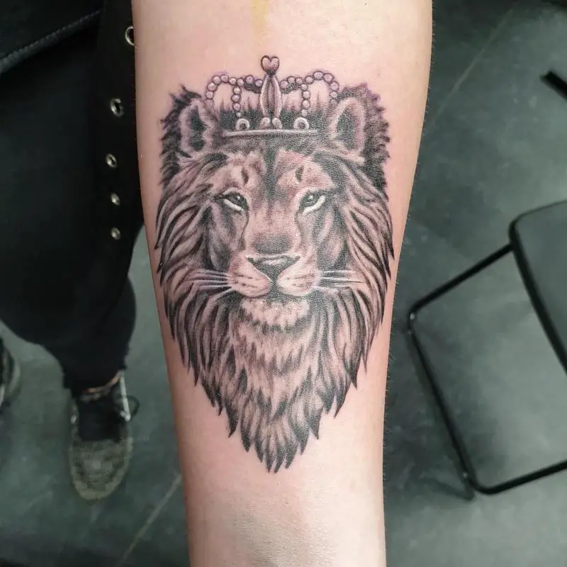 40 Powerful Lion With Crown Tattoo 2023 (Meanings And Design Ideas) - Saved Tattoo
