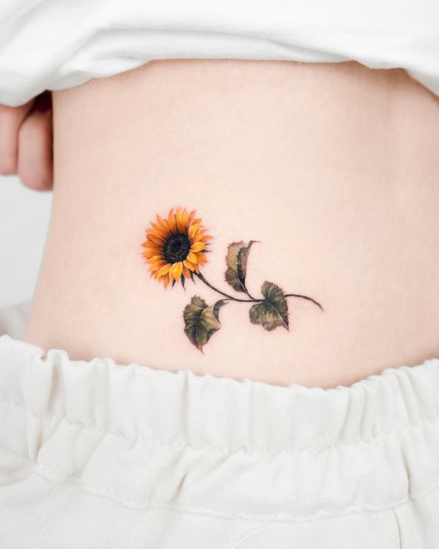 The Cutest Flower Tattoo Designs 7